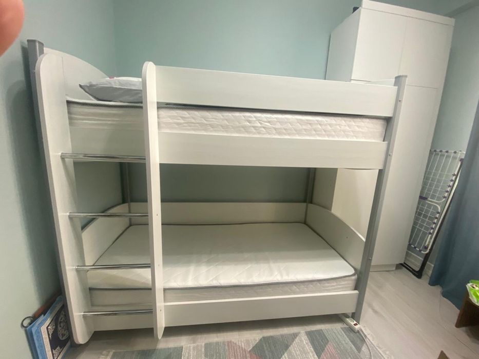 Продам кровать двухъярусную