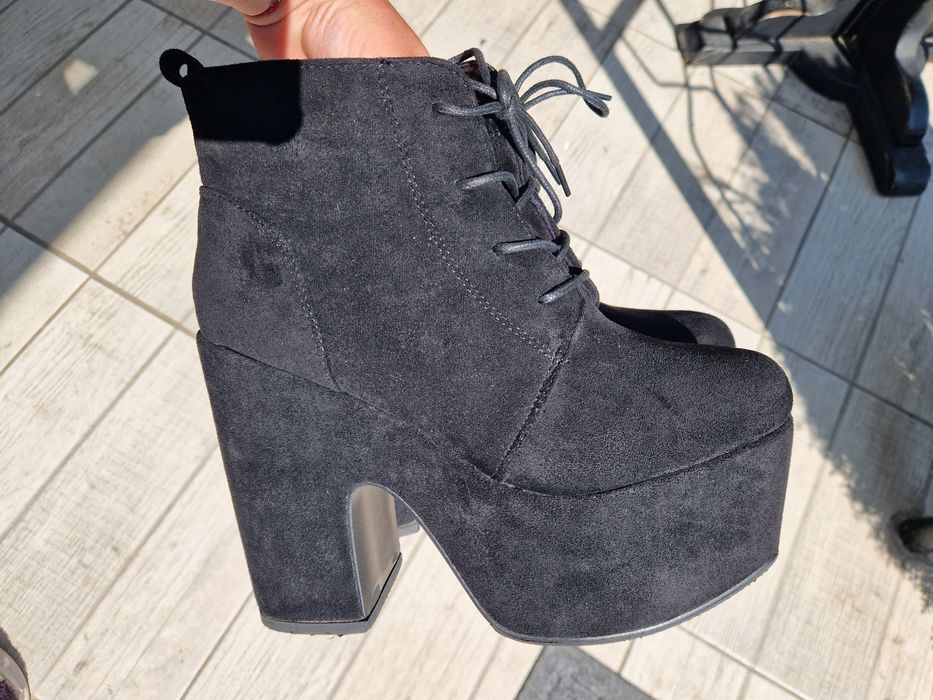 Уникални зимни дамски черни боти на ток 38 и 39 н