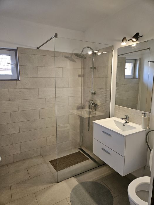 Apartament tip pensiune în Florești – 3 camere cu baie proprie