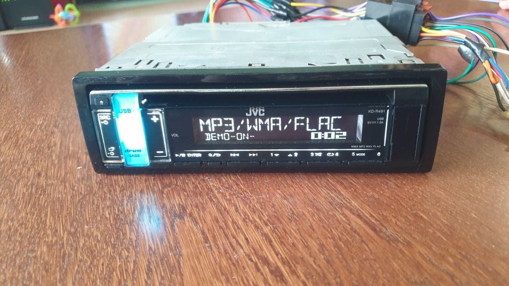 Авто плеър радио музика за кола JVC CD MP-3 USB AUX