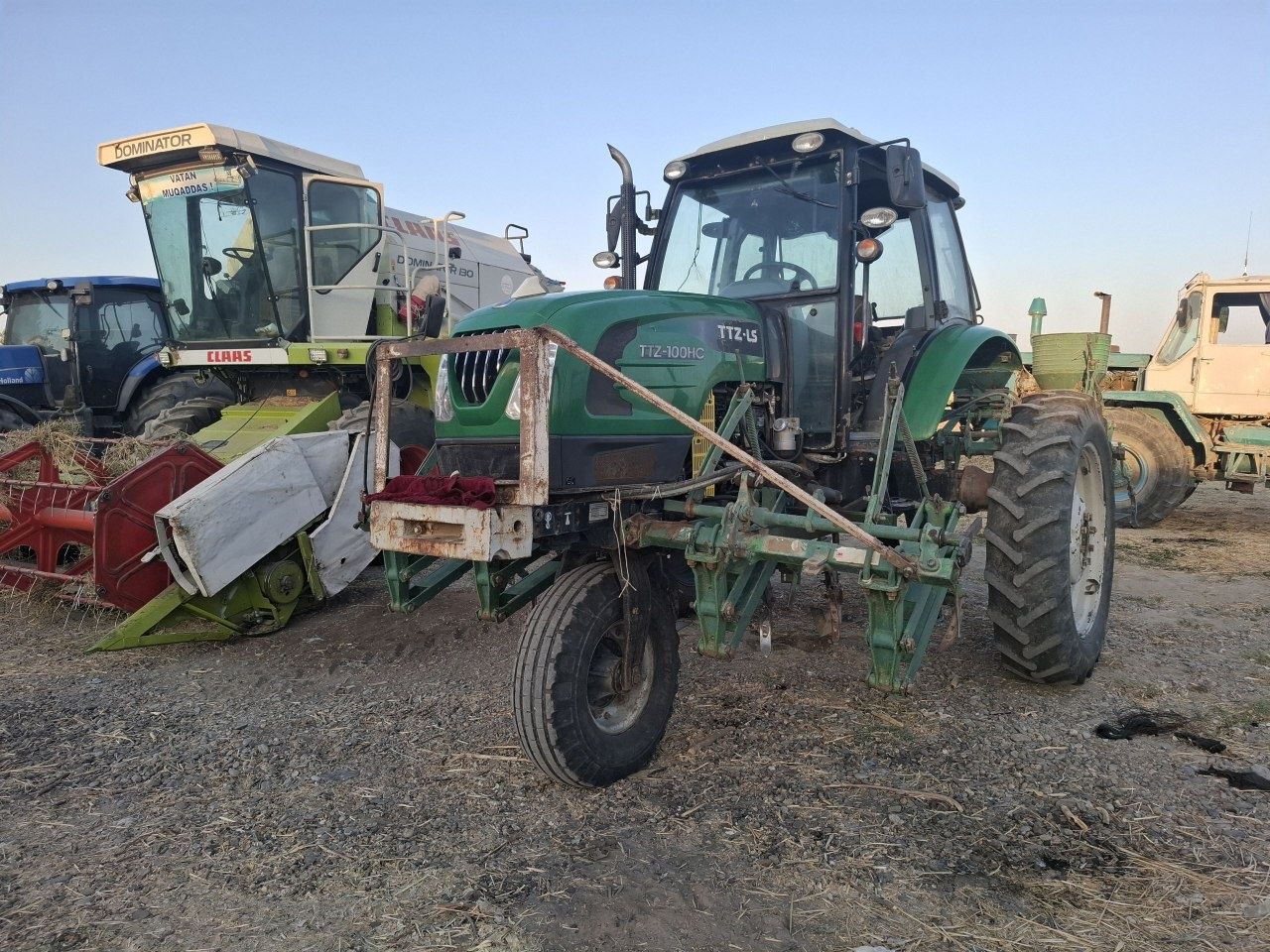 LS  100 Traktor sotiladi