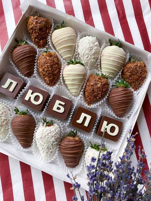 Клубника в шоколаде. Подарок. Доставка цветы. Астана