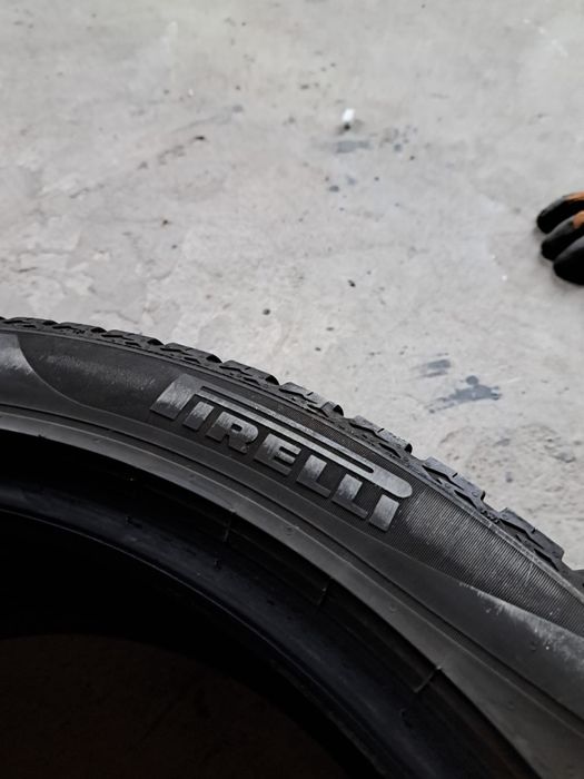 2 anvelope Allseasons 255 40 R20 Pirelli