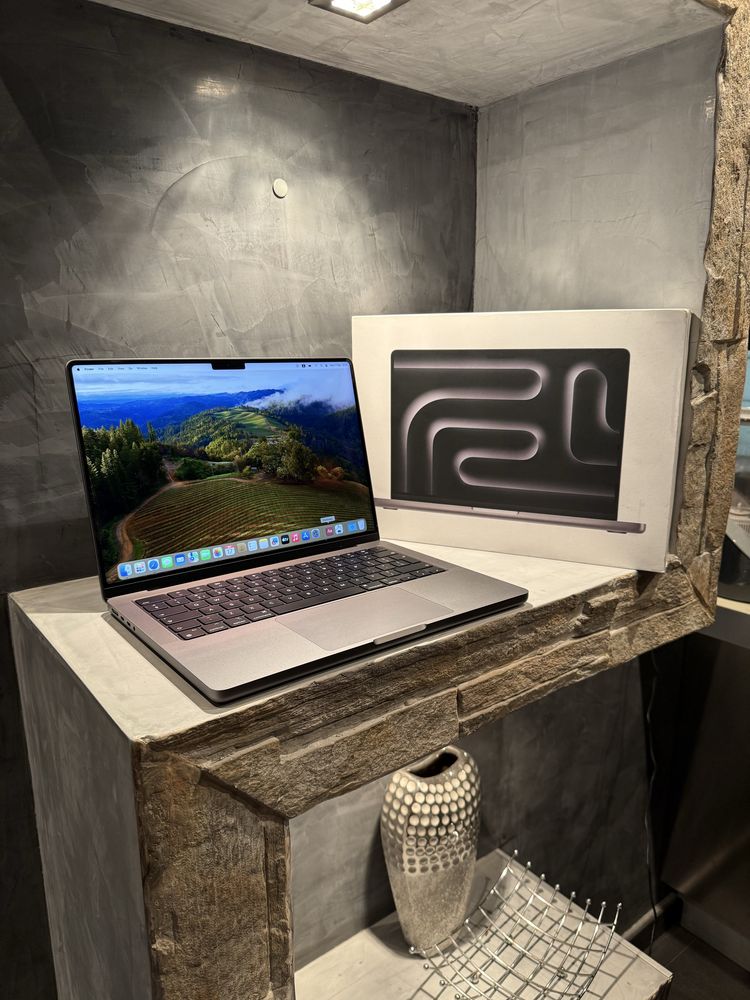 КАТО ЧИСТО НОВ Macbook Pro M3, 31 cycle