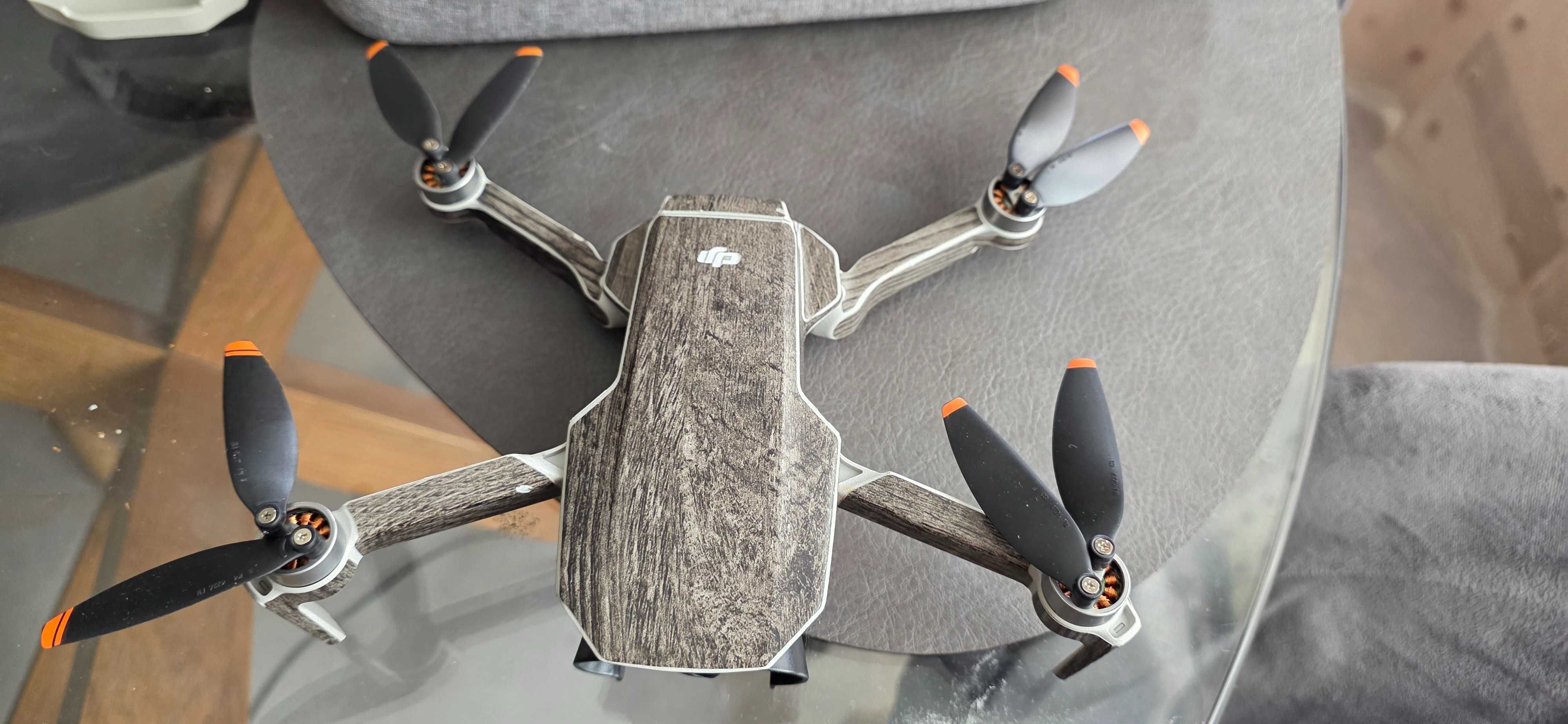 Продавам DJI mini 2 4k Fly more combo дрон