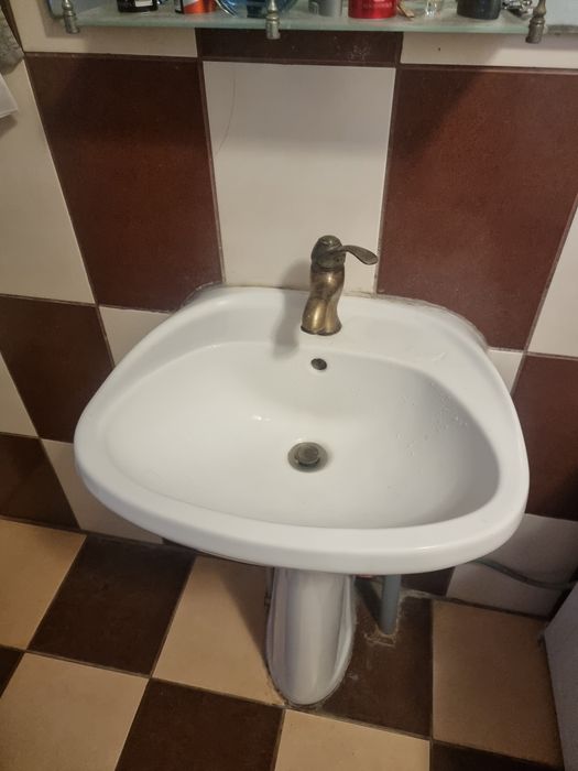 Chiuveta cu picior baie