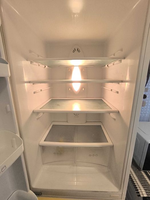 Хладилник с фризер LG