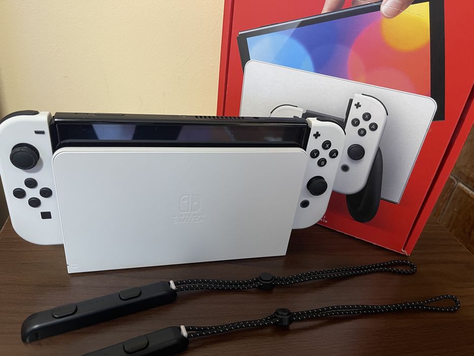 Nintendo Switch OLED alb + 2 jocuri