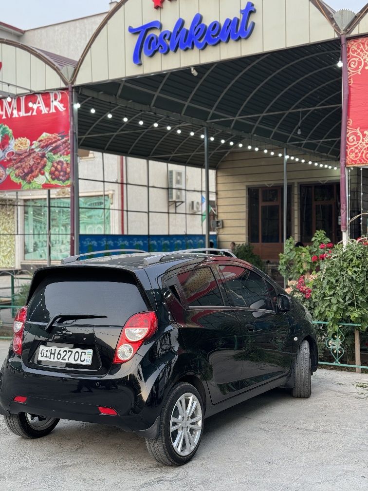 Mashina sotiladi