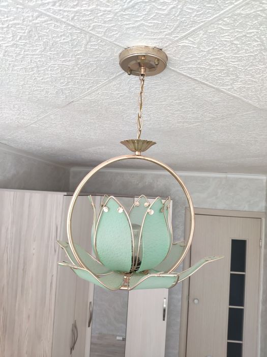 Люстра для спальни или кухни