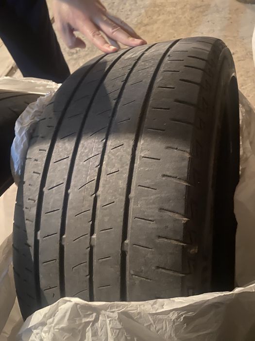Bridgestone 235/45 r18 2 штука