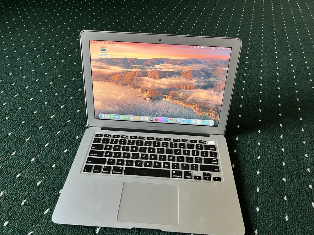 Macbook air sotiladi.
