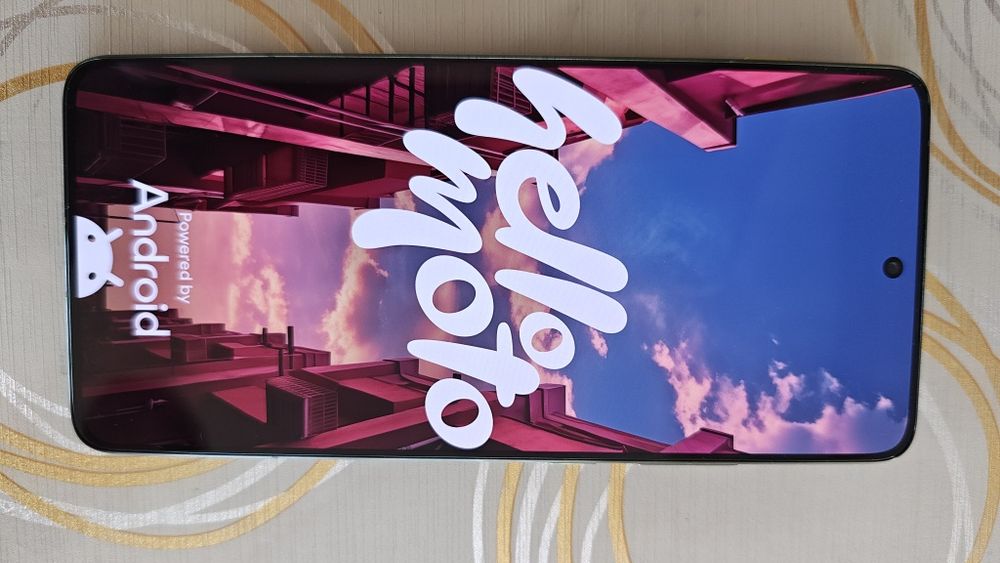 Vând Motorola edge 70 nou + pachet accesorii