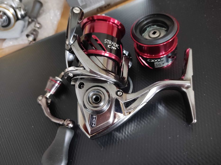 Shimano 16 Stradic C2000S cu tambur de rezerva