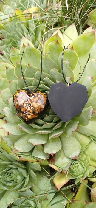 Pandantiv orgonic forma inima - ochi de tigru