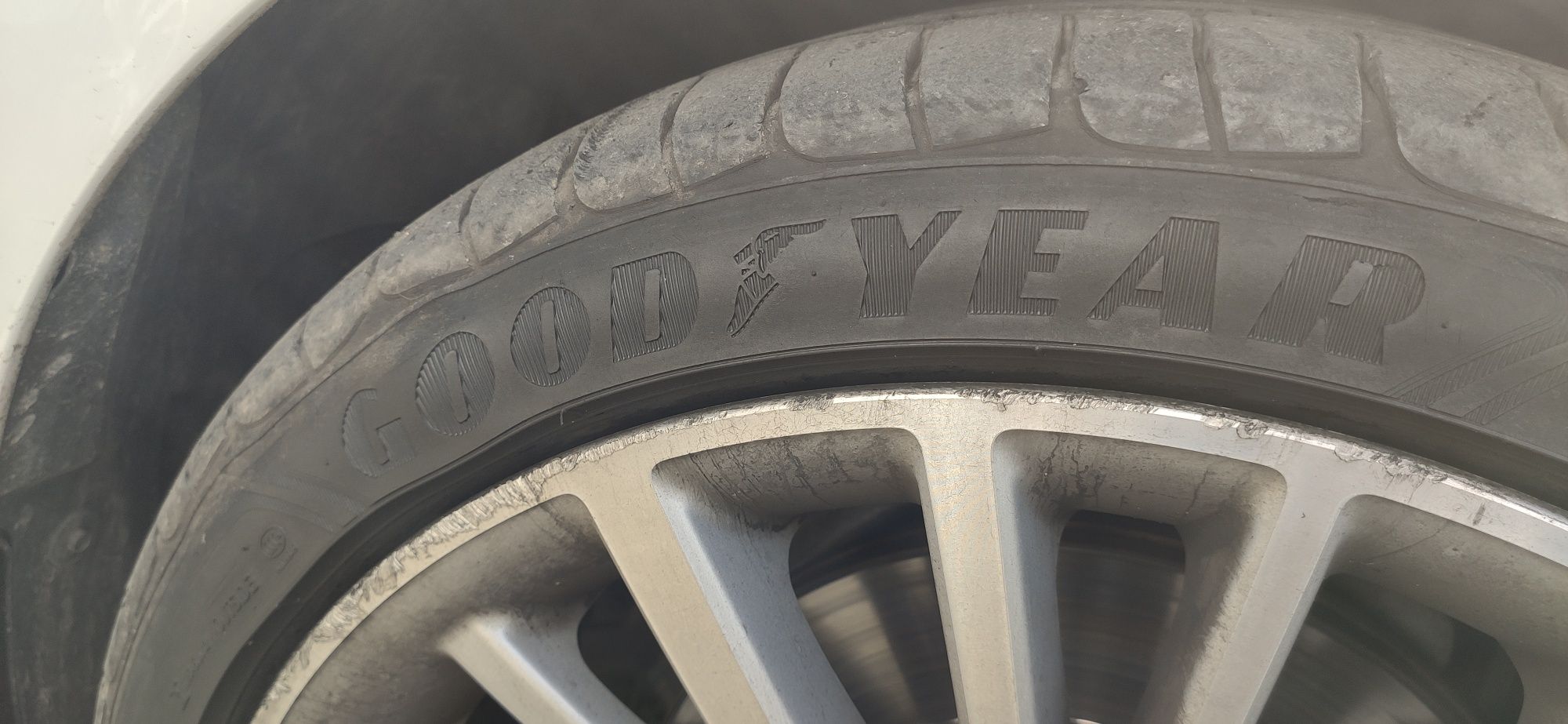 Гуми 225/40/19 Runflat Goodyear Eagle F1