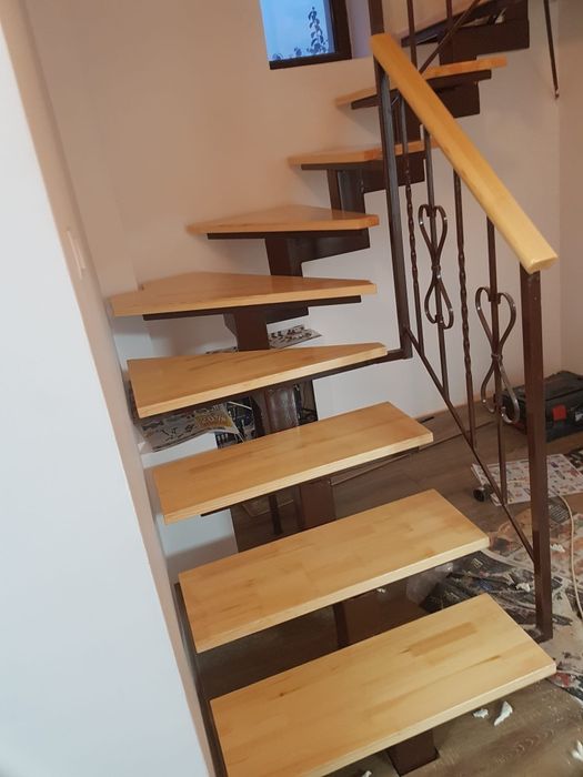 Scări interioare și tamplarie