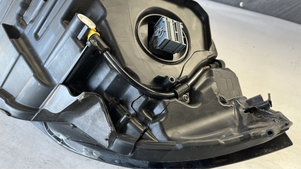 Десен фар Jaguar XF X260 (2015-2024)