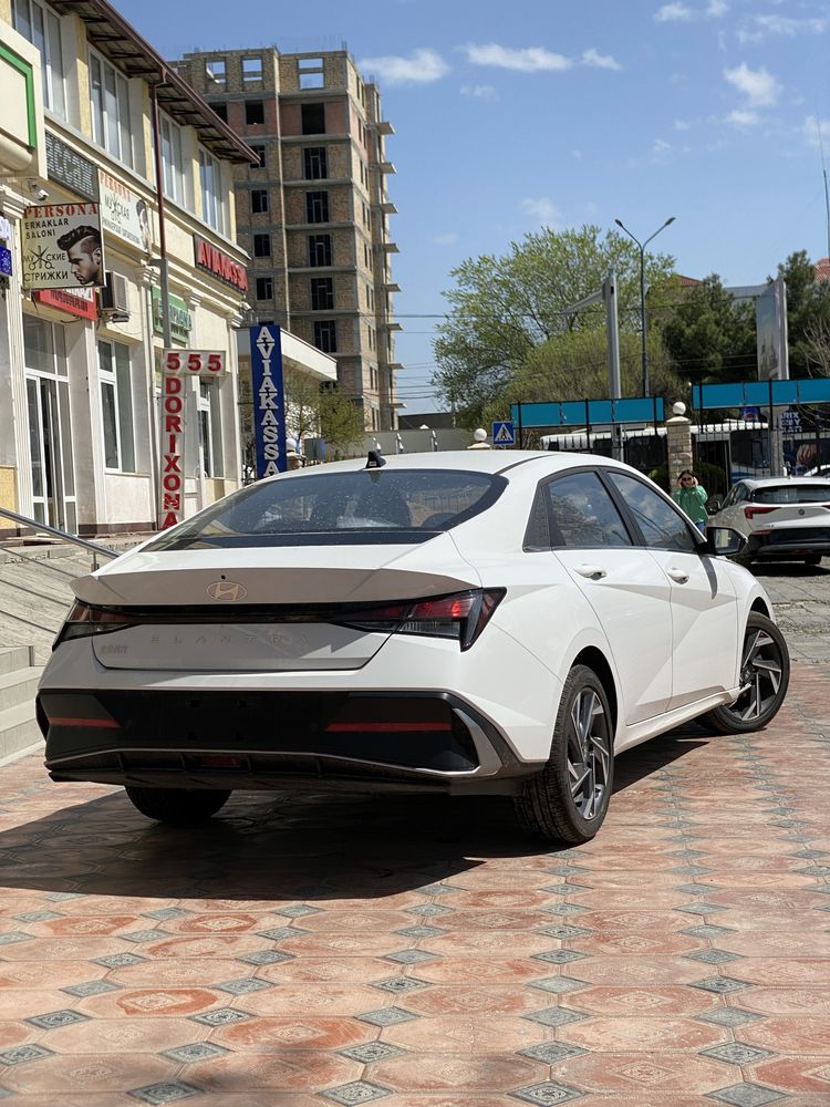 Hyundai Elantra с гарантией на год