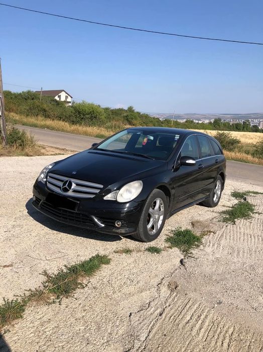 Dezmembrez Mercedes R320