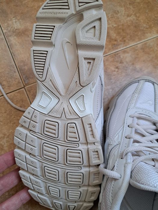 Продавам дамски маратонки  Nike initiator, номер 39