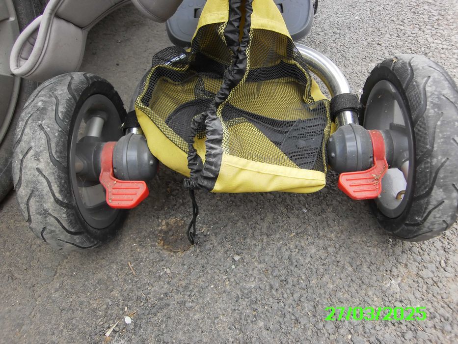 Tricicleta dublul conducere si trotineta