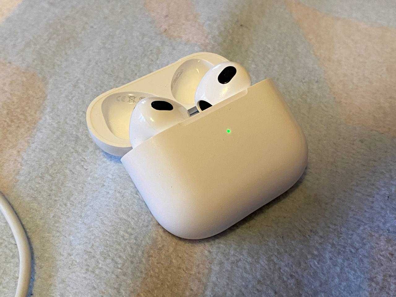 Продават се слушалки AirPods 3. Запазени са!