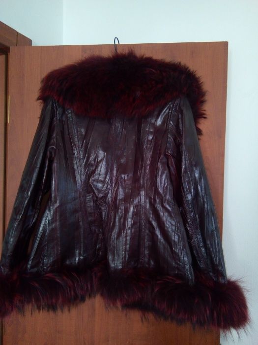 Продавам ново палто естествена кожа/енот