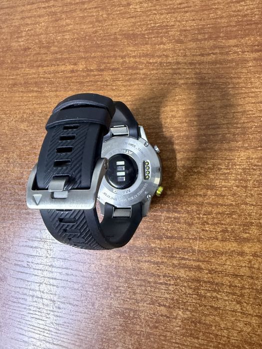 Garmin Marq Athlete в идеальном состоянии без царапин и сколов.