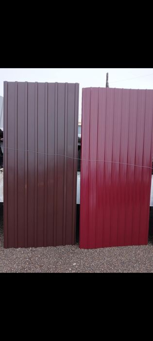 Tabla cutată diferite culori și grosimi detali la telefon