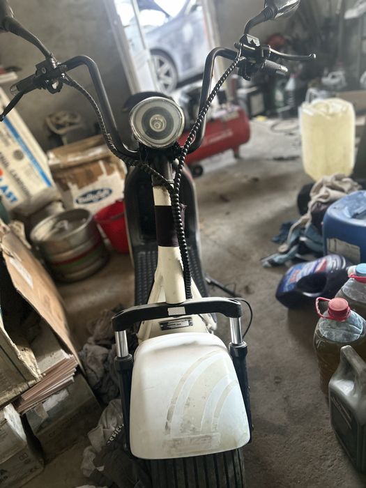 Scuter electric ( moped ) harley