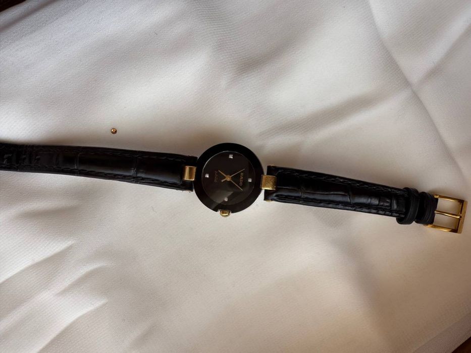 Бриллиант соат сотилади радо