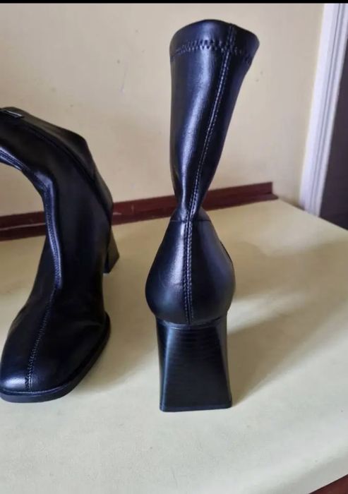 Продам новые сапожки, фирменные, размер 39-40