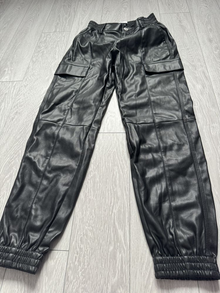 Pantaloni imitatie de piele BERSKA marimea S