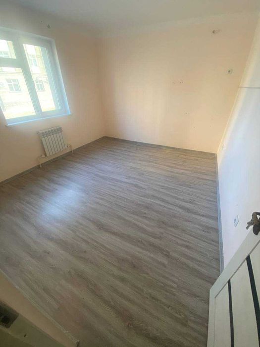 Kvartira 2 xonali sotiladi