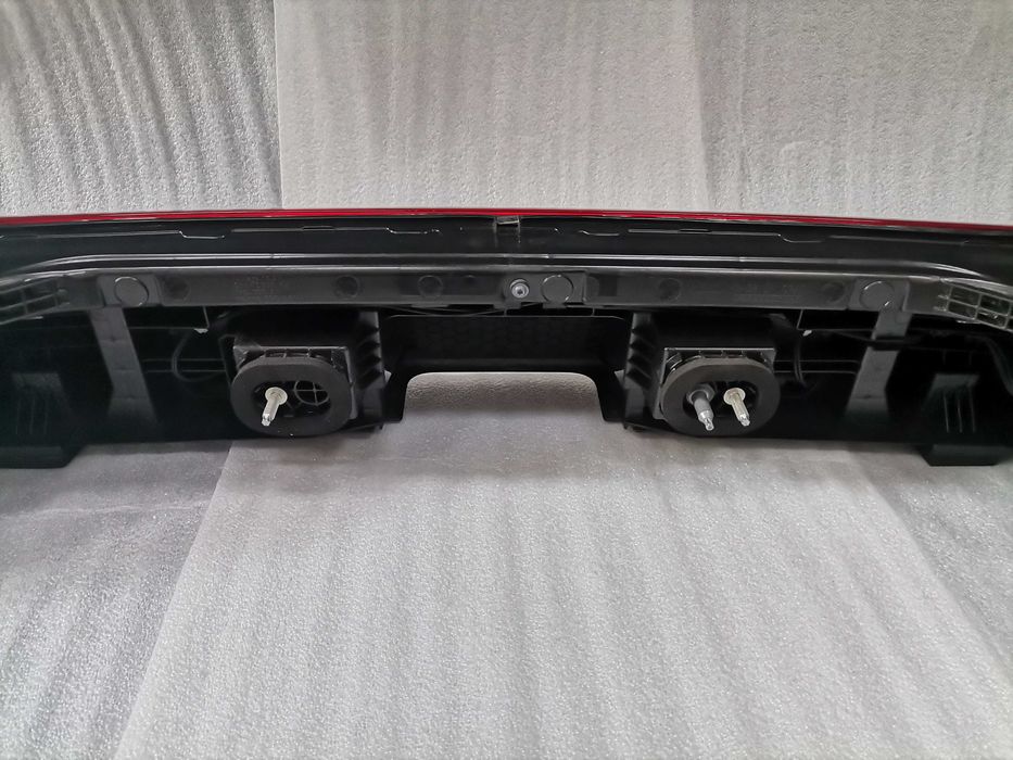4M8945095AB Нов Carbon Централен Стоп Audi Q8 SQ8 RSQ8