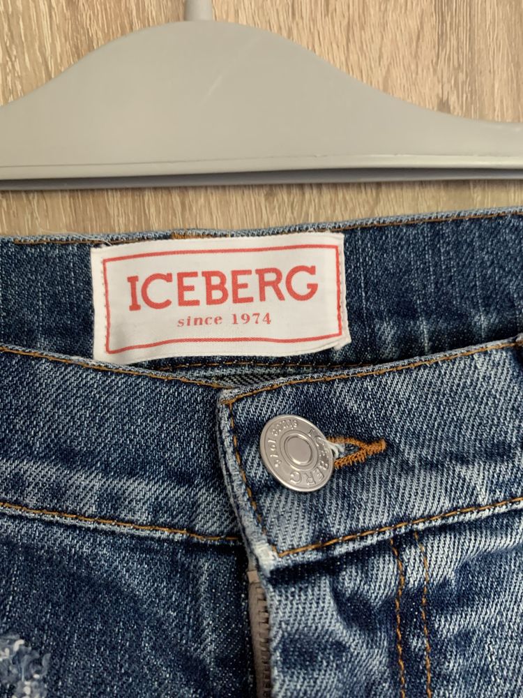 Оригинални дамски дънки Iceberg