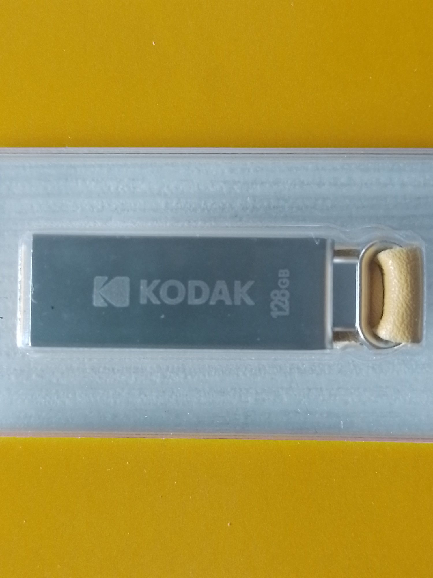 Продам флешку на 128 GB