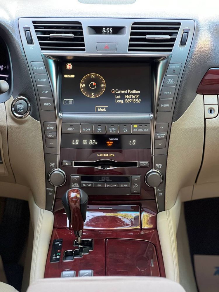 Lexsus LS 460.