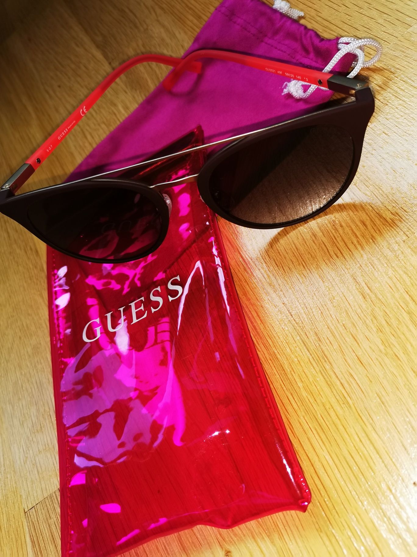 Слънчеви очила Guess