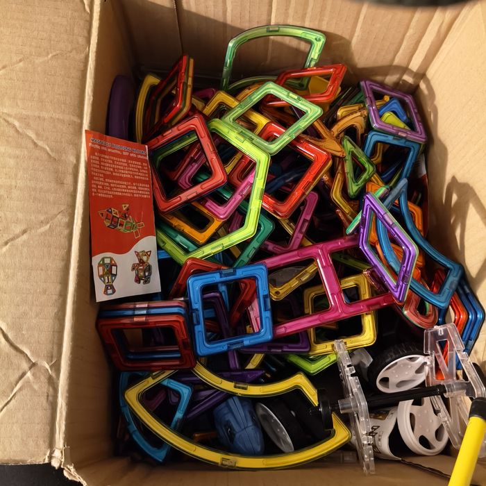 Piese magnetice cu placi cu numere/litere