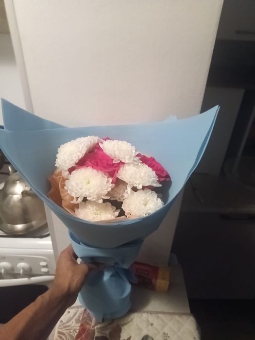 Цветы свежие покупали сегодня