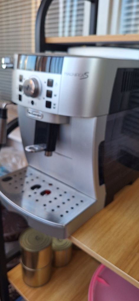 Автоматична еспресо машина  DeLonghi Magnifica S