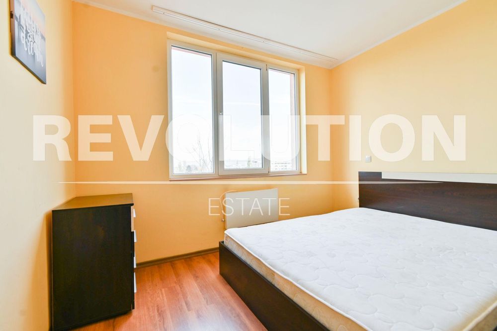 Тристаен апартамент в ж.к. Дружба 1 .