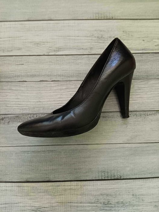Елегантни кожени обувки - черно 37 номер