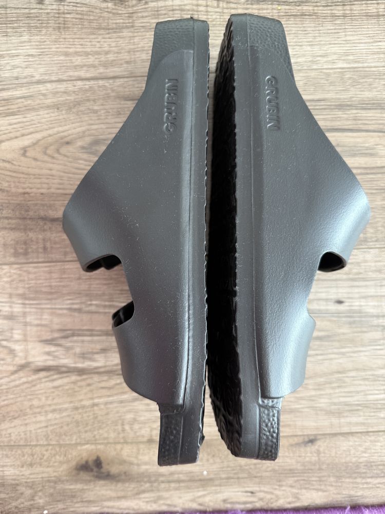 Slapi GRUBIN barbati marimea 44-28 cm in interior