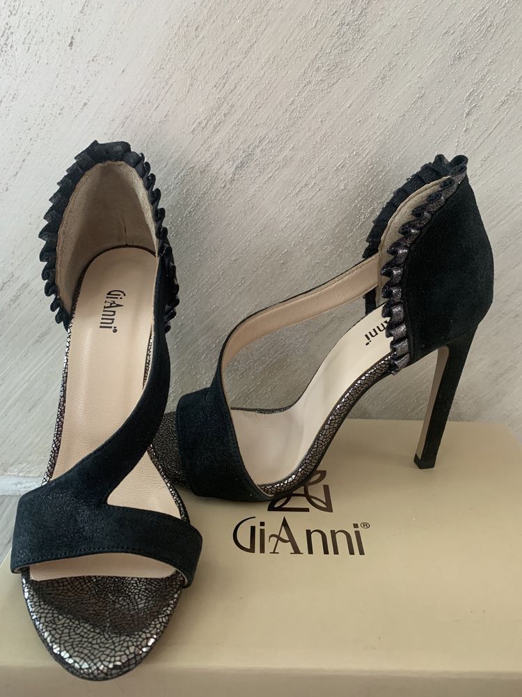Елегантни летни сандали GiAnni