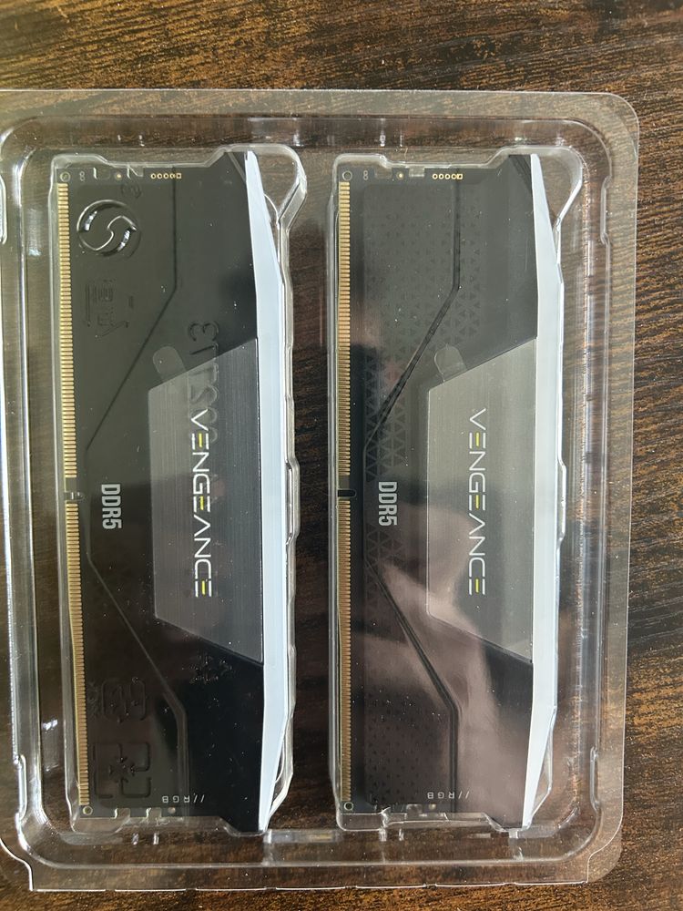 Рам памет Corsair 32GB ( 2x16 ) RBG grey