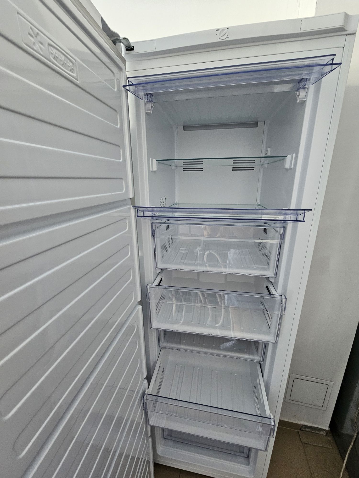 Фризер Beko 183см.