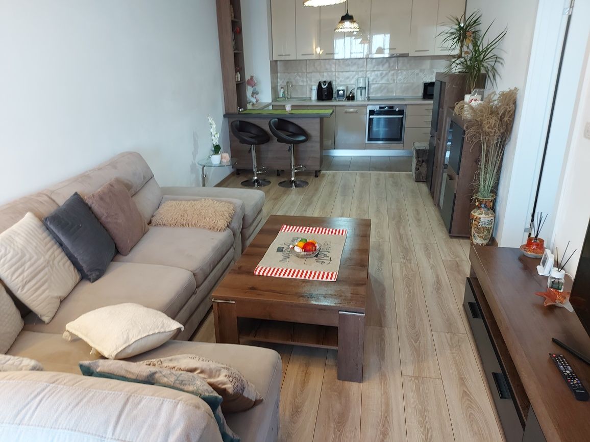 Dau spre închiriere în regim hotelier , 2 camere Adora Parc , ARAD